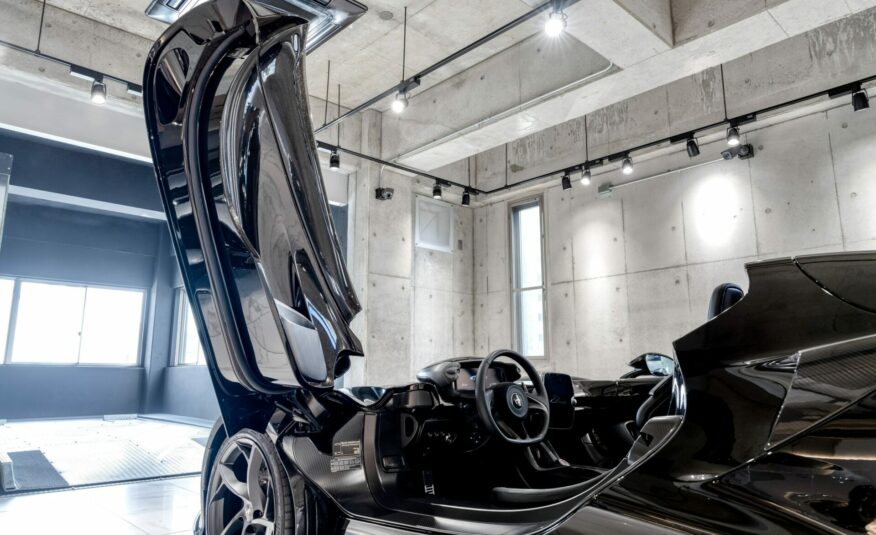 2022 McLaren Elva