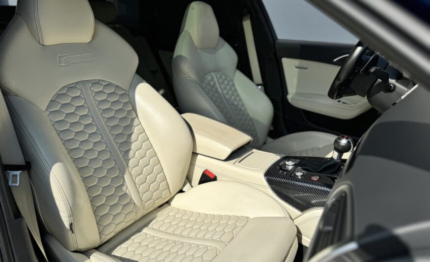 2016 Audi RS 6 Avant Performance
